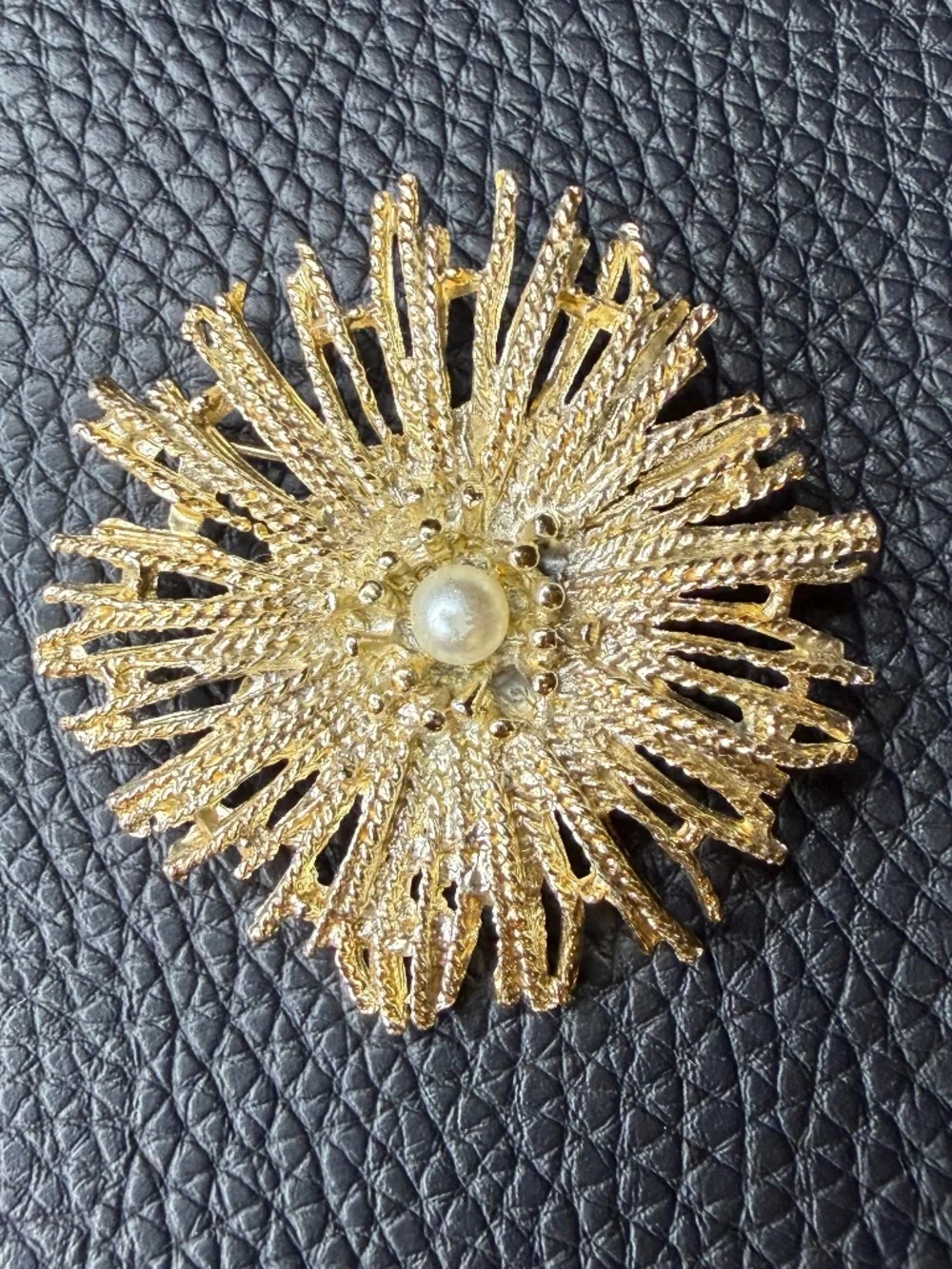 Vintage Gold Tone Starburst Brooch Pin w/Faux Pearl 2